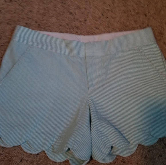 Lilly Pulitzer Pants - Lilly Pulitzer SZ 6 Blue & WHITE Buttercup Shorts